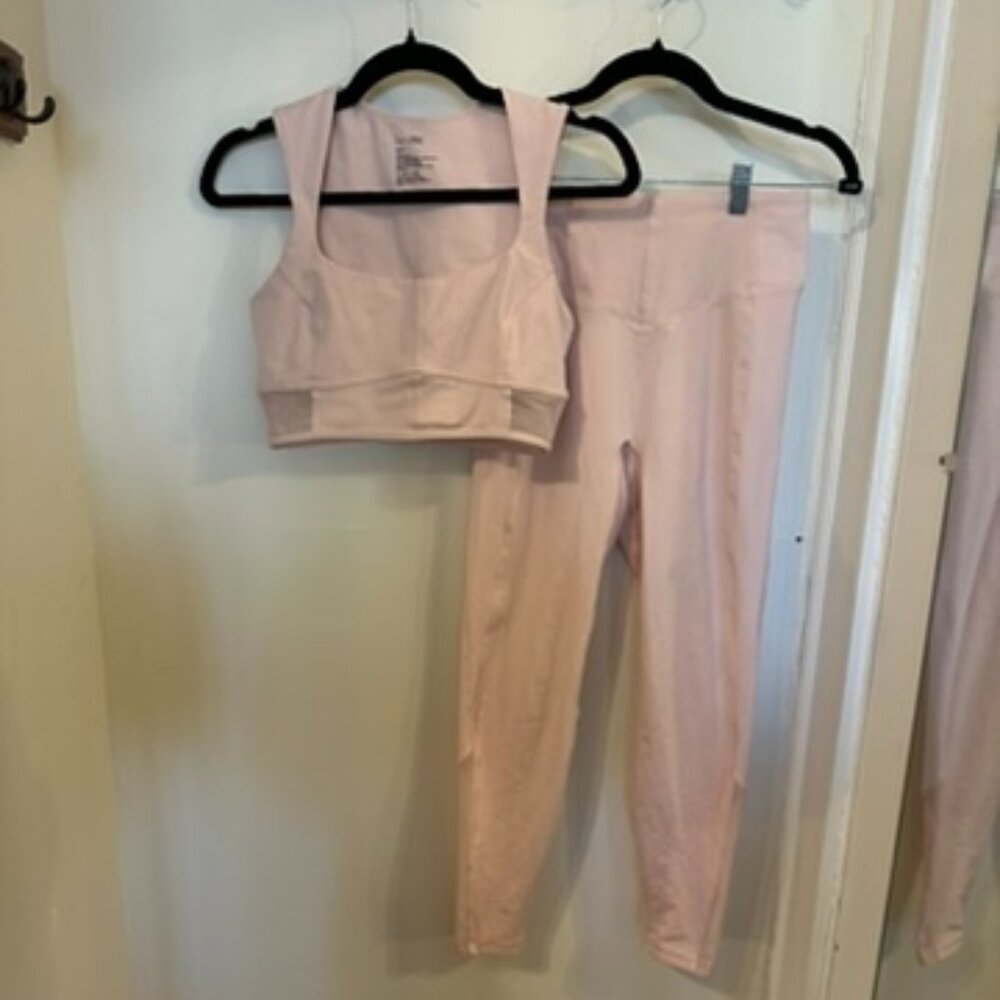 Le Ore Pink Yoga Set